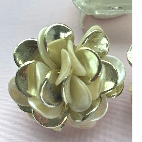 Vintage 1980's GLAMOUR Gold & Pearl Large Clusters Clip On Earrings - Picture 3 of 5